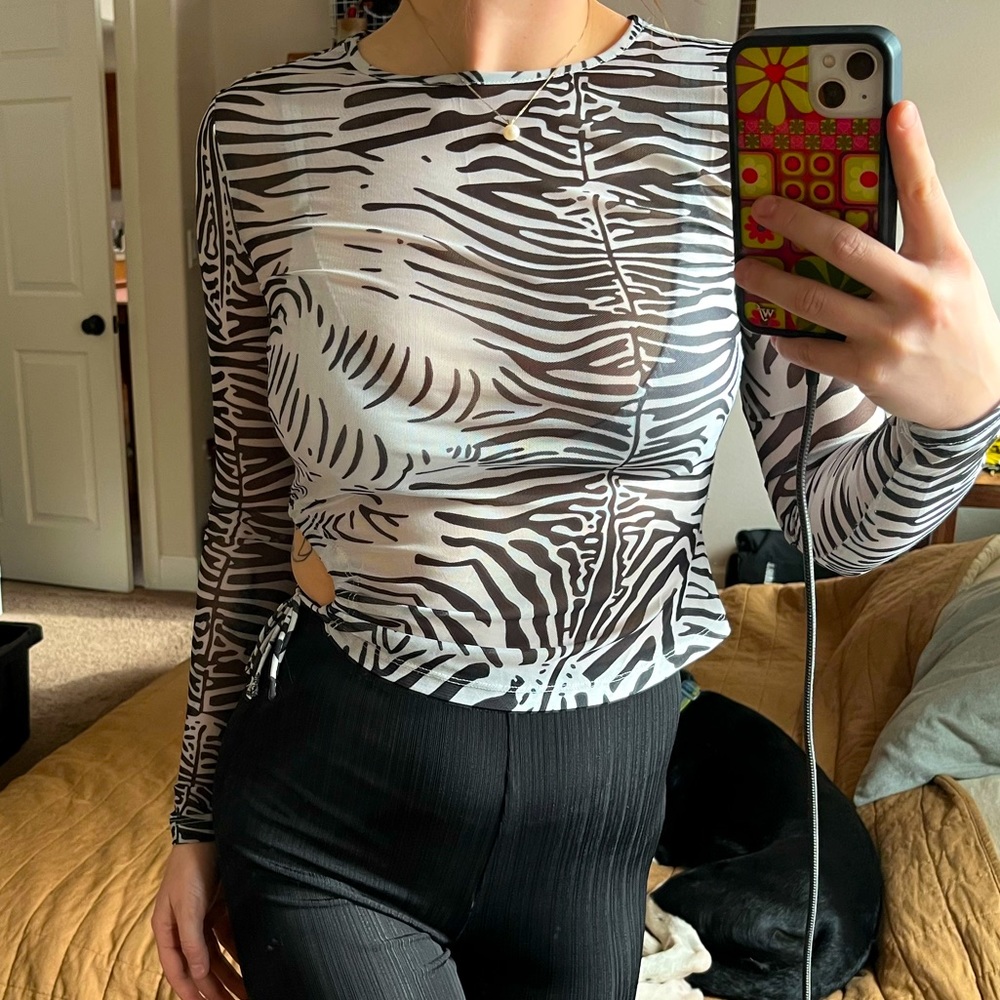 Zebra Keyhole Mesh Long Sleeve